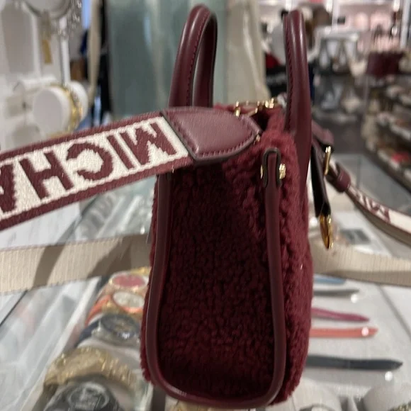 Michael Kors Mirella Extra-Small Sherpa XS SHOPPER XBODY
SHEARLING Crossbody TZ - Picture 15 of 16